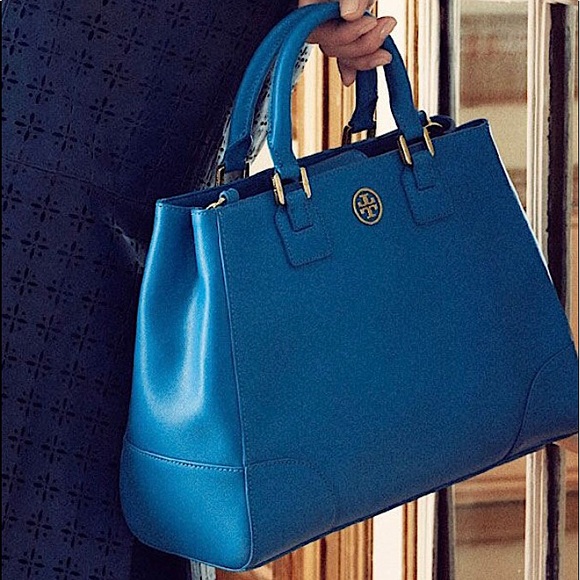 Tory Burch Handbags - Tory Burch Robinson Triangle Tote Bag Authentic ⭐️⭐️⭐️⭐️⭐️